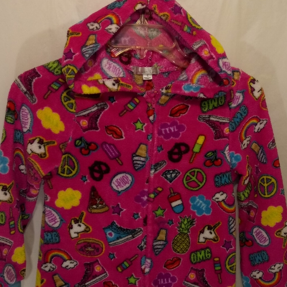 PEACE LOVE & FASHION Other - PEACE LOVE & FASHION FUN PRINT ONESIE